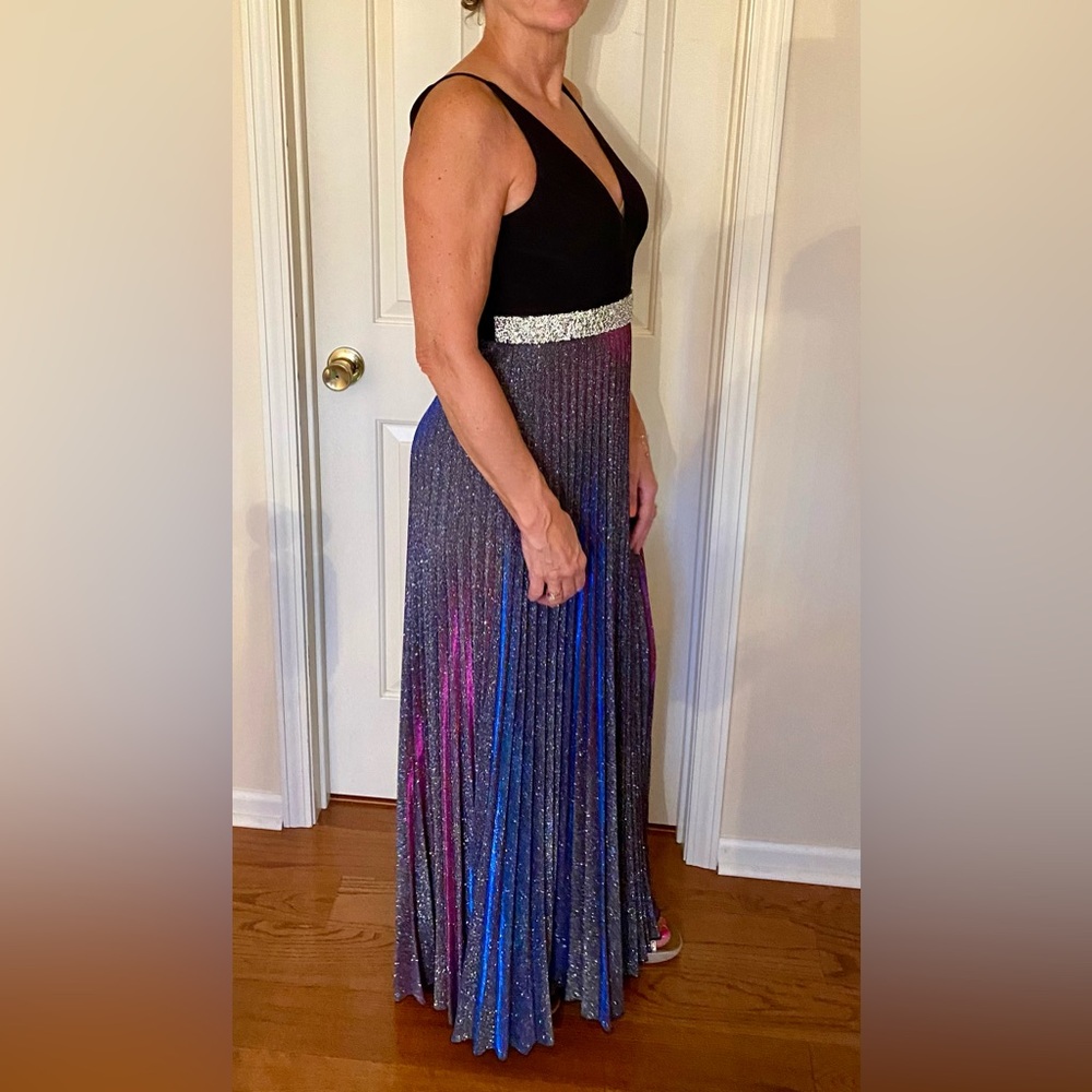 WORN ONCE Betsy Adam Size 6 floor length gown